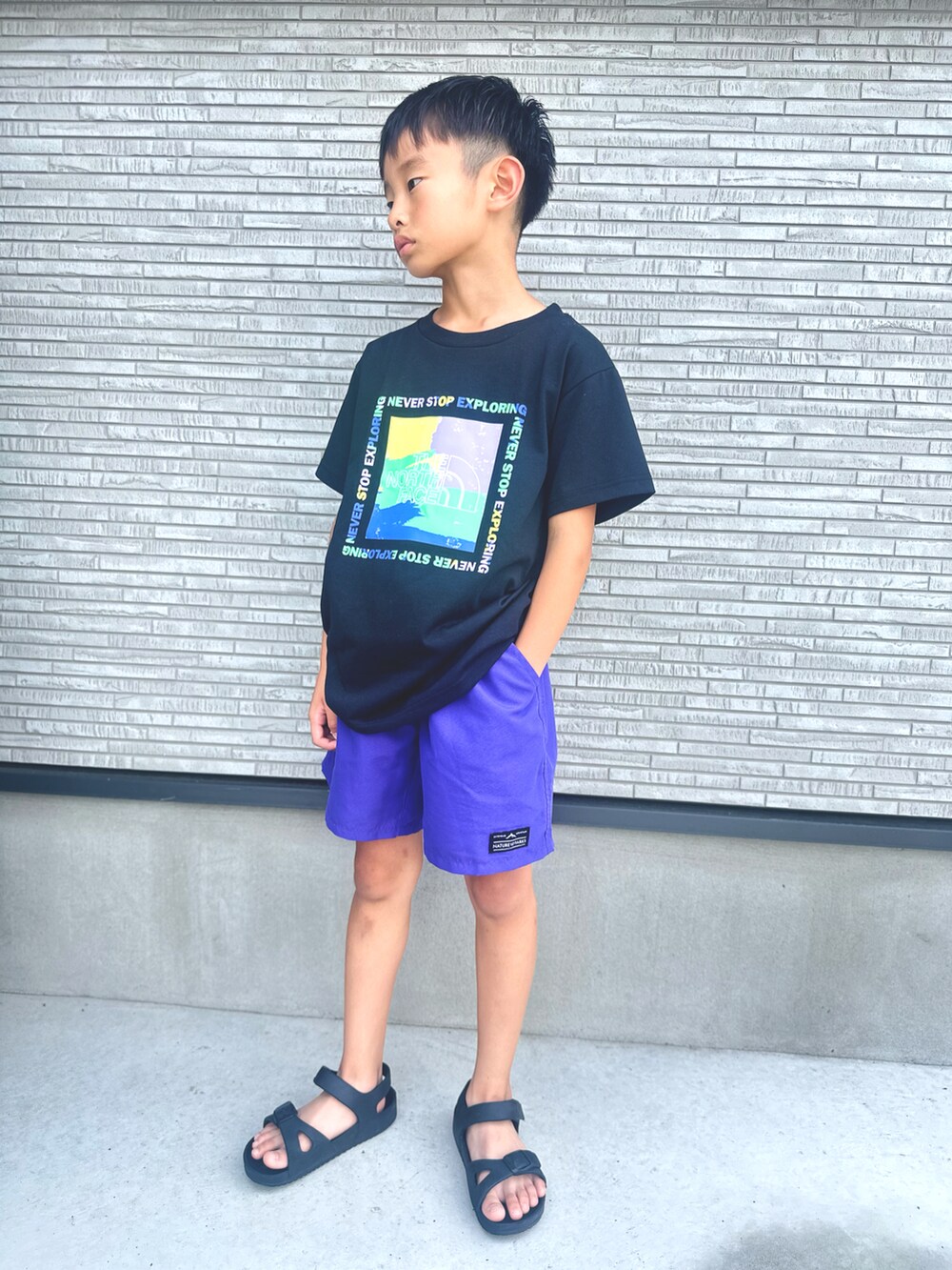 「キッズコーデ、お出かけコーデ、むすこーで、Tシャツコーデ、男の子コーデ、THE NORTH FACE、男の子、9歳」｜「THE NORTH FACEの＜THE NORTH FACE＞TJ ショートスリーブゲットモテッドグラフィック ティーシャツ 140cm-150cm（Tシャツ/カットソー、ブラック系）」を使った、Co-msさん（キッズ・130cm）の秋コーディネートの2枚目の写真