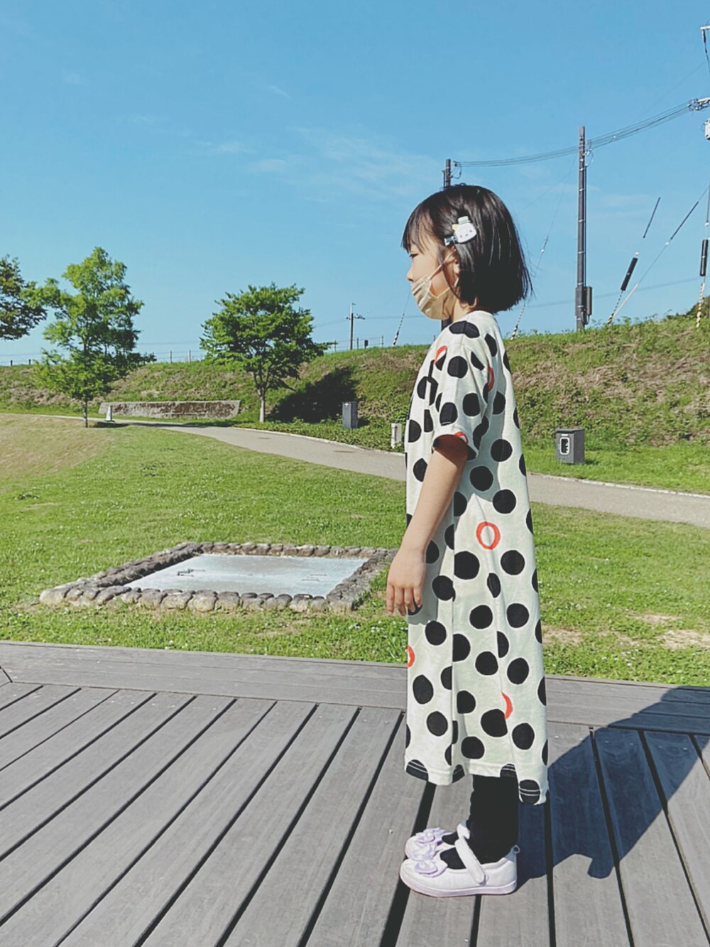 「ごきげんウィーク、ドット、ドットワンピ、ワンピース、春夏コーデ、markey's」｜「HOGAN RANCH WEARのキャンディーペーパーハンソデワンピース（80～150cm）（ワンピース、ホワイト系）」を使った、soo&aaaさん（キッズ・110cm）の春コーディネートの2枚目の写真