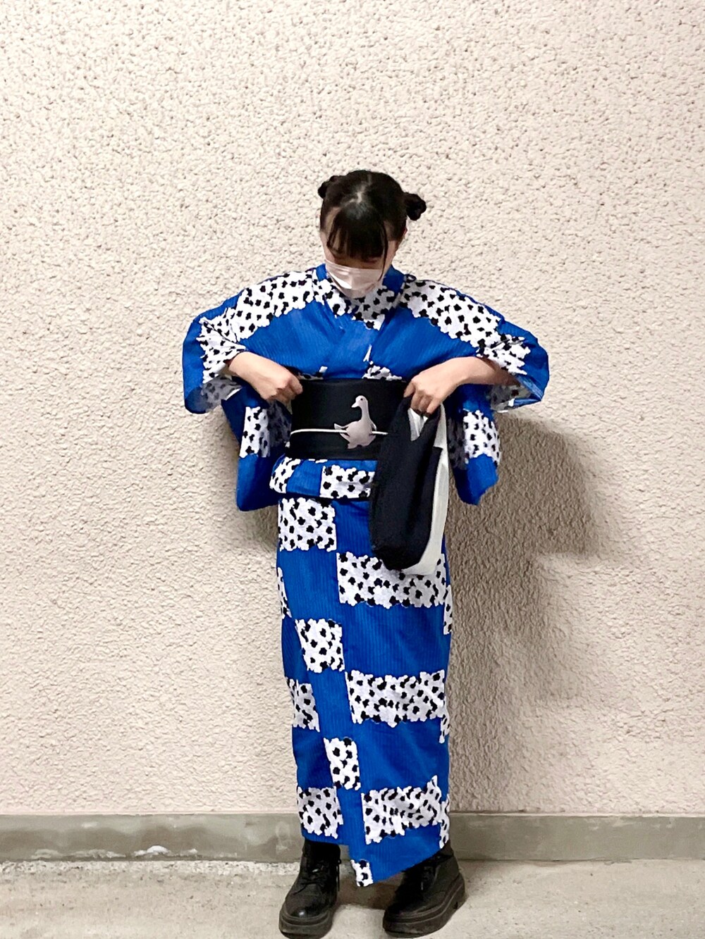 グレー系のその他小物を着用したキッズの夏コーディネートの2枚目の写真