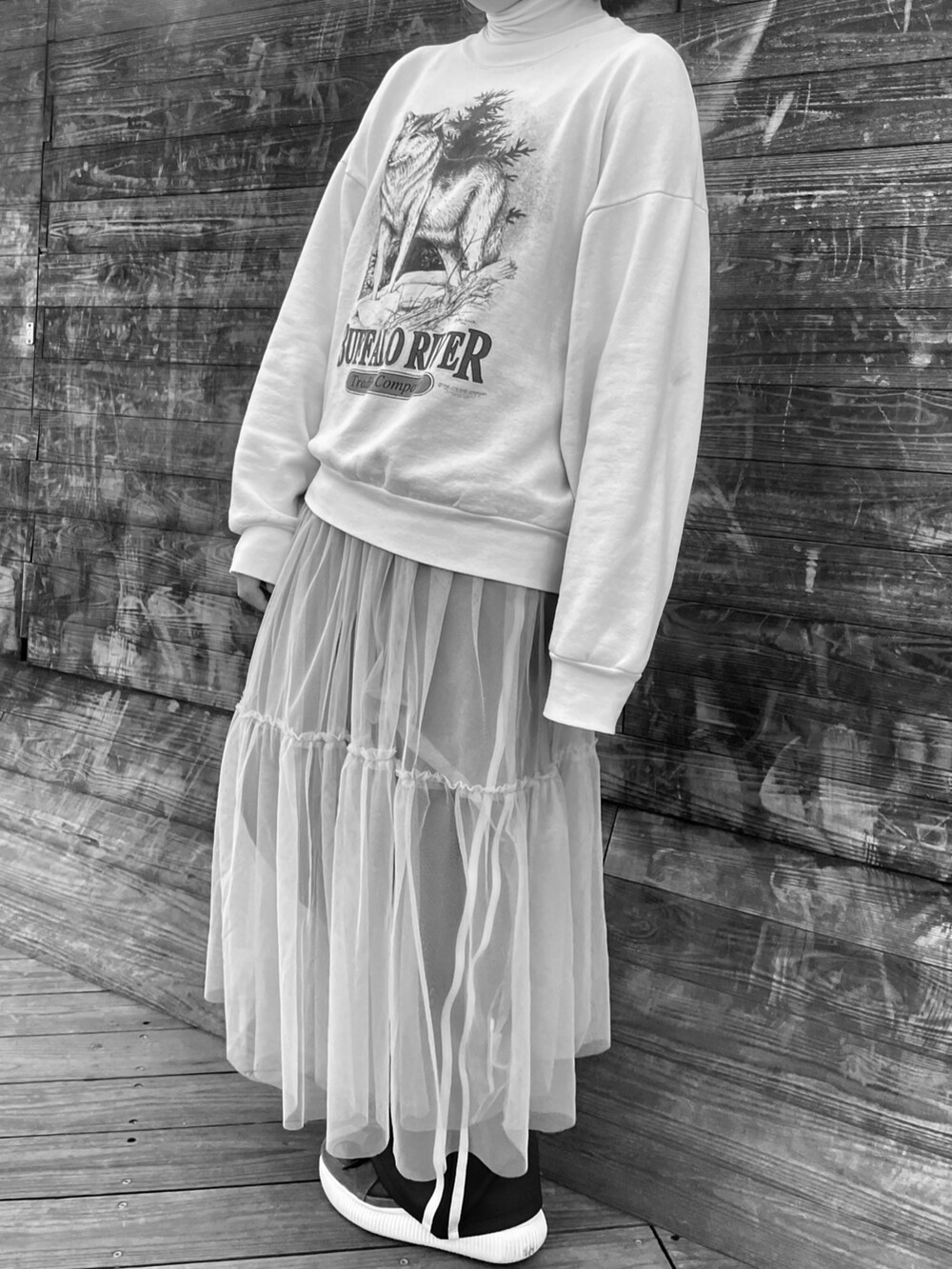 ホワイト系のスウェット、その他のワンピース/ドレスを着用したキッズの春コーディネートの3枚目の写真