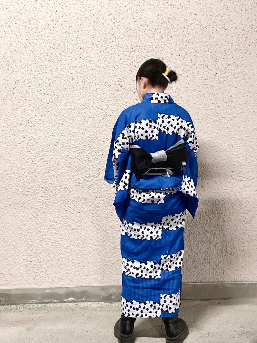 グレー系のその他小物を着用したキッズの夏コーディネートの3枚目の写真