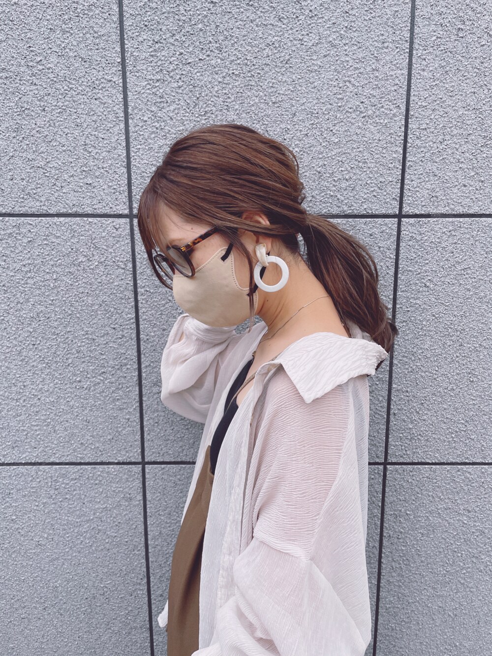 「URBAN RESEARCH、capricieuxlemage、ブラウンコーデ、サロペット、ワントーンコーデ、メガネ女子、秋ルック紹介するよ、2022AW」｜「CAPRICIEUX LE'MAGEの【AgAwd/アガウド】サスペンダーワイドパンツ（サロペット/オーバーオール、ブラウン系）」を使った、ねずさん（レディース・163cm）の秋コーディネートの3枚目の写真