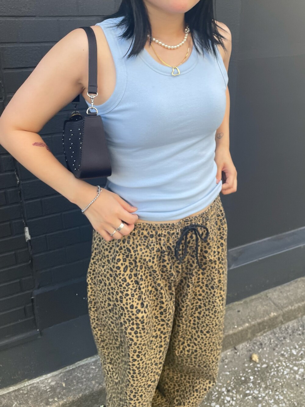 「ママコーデ、ootd、ひょう柄、アニマル柄、カラーコーデ」｜「coca（coca）のアイテム（タンクトップ、その他）」を使った、𝐘𝐔𝐍𝐀さん（レディース・160cm）の秋コーディネートの2枚目の写真