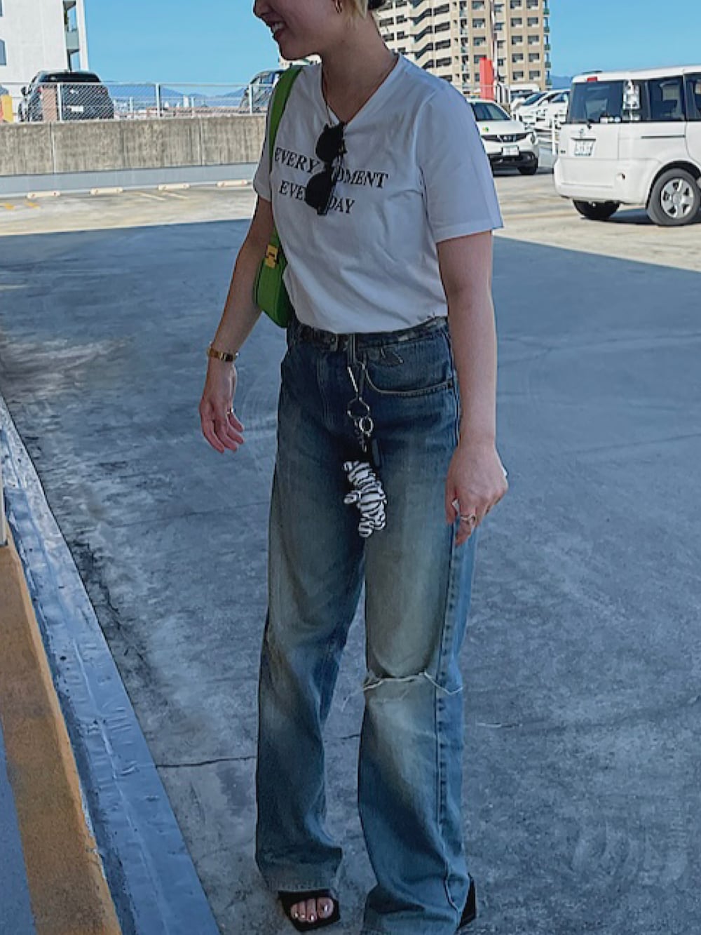 「みんなの白Tフェス、ラクチンコーデ、夏ファッション、カジュアルコーデ、Ｔシャツ、デニム、ootd、今日のコーデ」｜「SHEENのアイテム（Tシャツ/カットソー、ホワイト系）」を使った、𝐘𝐔𝐍𝐀さん（レディース・160cm）の夏コーディネートの2枚目の写真