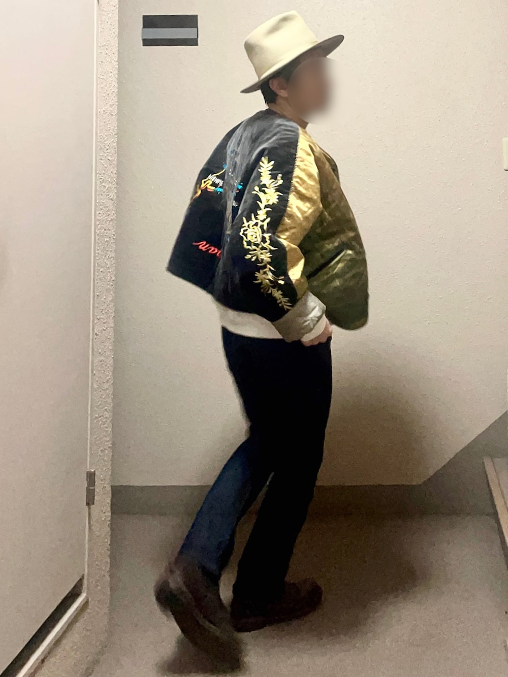 「キルティング、ミリタリー、スカジャン、刺繍、フレアパンツ、ジャケット、デニムコーデ」｜「KAPITALのアイテム（ブルゾン、グリーン系）」を使った、kenさん（メンズ・162cm）の冬コーディネートの2枚目の写真