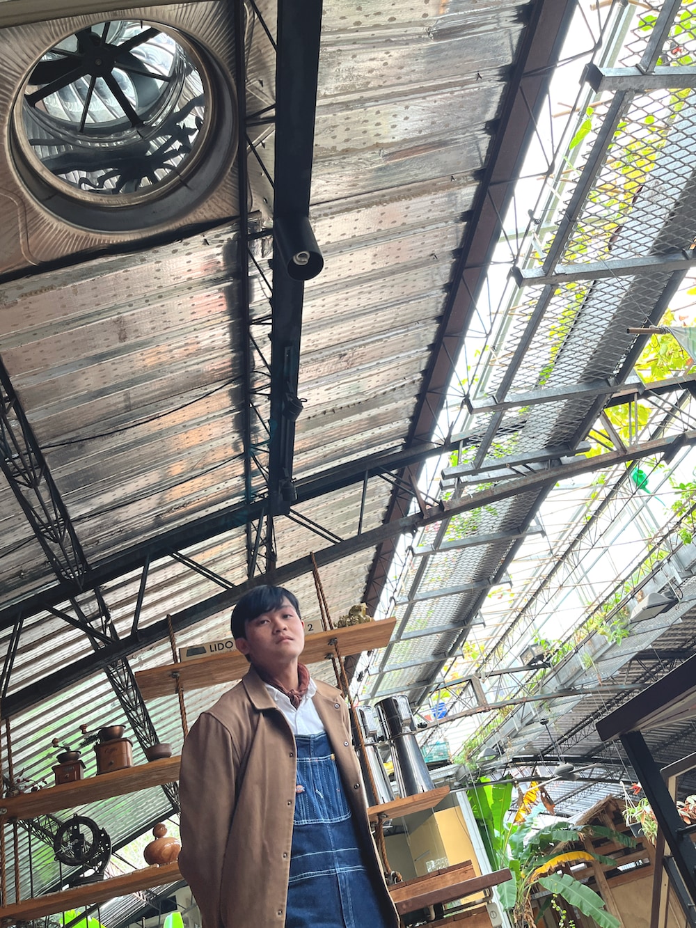 「旅行、台中、台湾」｜「COSのアイテム（ブルゾン、ブラウン系）」を使った、Harry Shingさん（メンズ・174cm）の冬コーディネートの2枚目の写真