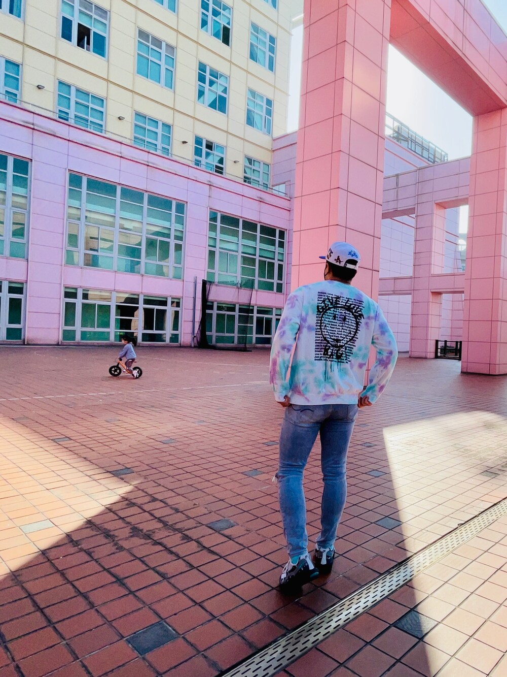 「ootd、ootdtw、wiwt、airmax95、atmos、NIKE、H&M、Kobe Bryant」｜「twntytwoのアイテム（キャップ、グリーン系）」を使った、Ryan Linさん（メンズ・180cm）の冬コーディネートの2枚目の写真