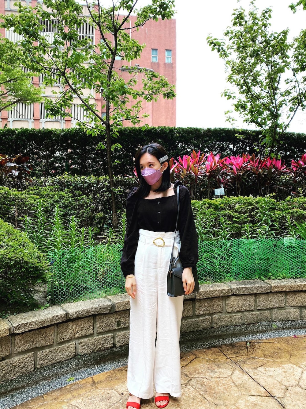 「ZARAのアイテム（チェスターコート、ホワイト系）」を使った、哲さん（レディース・158cm）の春コーディネートの2枚目の写真
