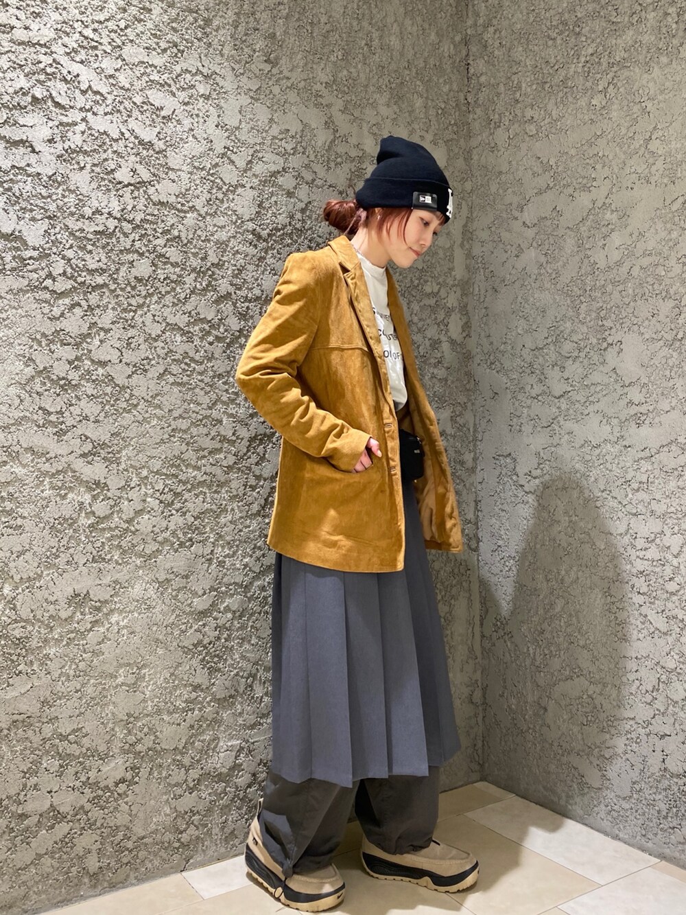 「NEW ERAの【OVERRIDE別注】NEW ERA  KNIT CLASSIC / ニューエラ（ニットキャップ/ビーニー、ブラック系）」を使った、ジーさんさん（レディース・161cm）の冬コーディネートの2枚目の写真