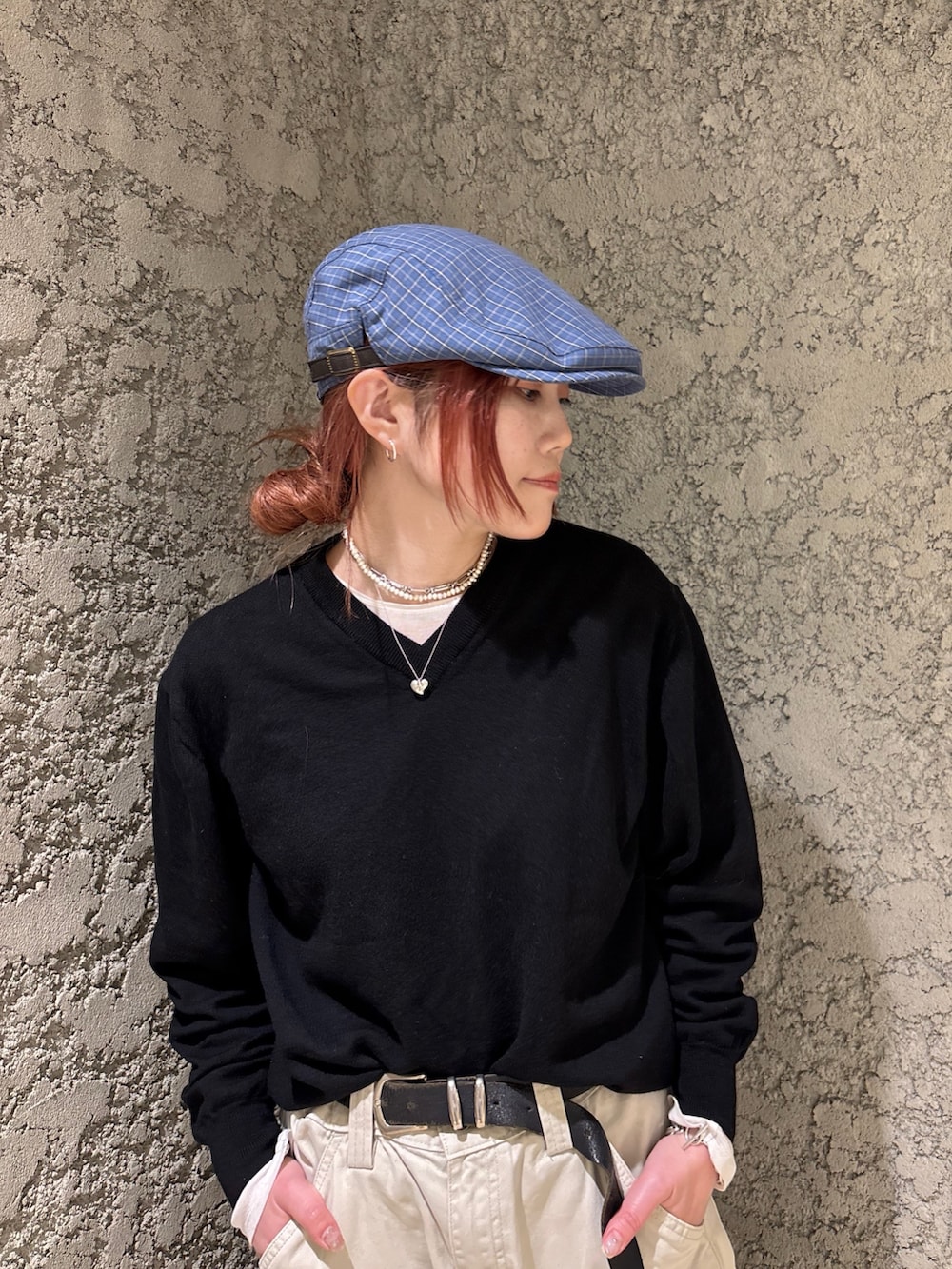 「プチプラ、春服、大人女子、きれいめコーディネート、お出かけコーデ、はるコーデ、お洒落さんとつながりたい、レディースファッション、ブラックコーデ、モノトーン、韓国ファッション、モードカジュアル、ハンチング」｜「OVERRIDEのOVERRIDE  OGC BELT HUNTING SG / オーバーライド（ハンチング/ベレー帽、ブルー系）」を使った、ジーさんさん（レディース・161cm）の春コーディネートの2枚目の写真