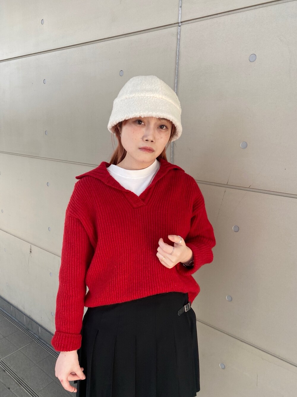 「おしゃ見えテクニック、ニット、ブラウン、古着MIX、日常に魔法を、コーデュロイ、ニット帽、モノトーン、レイヤードスタイル」｜「kaorinomoriのkaorinomori ニアトークハット / カオリノモリ（ハット、グレー系）」を使った、ジーさんさん（レディース・161cm）の秋コーディネートの4枚目の写真