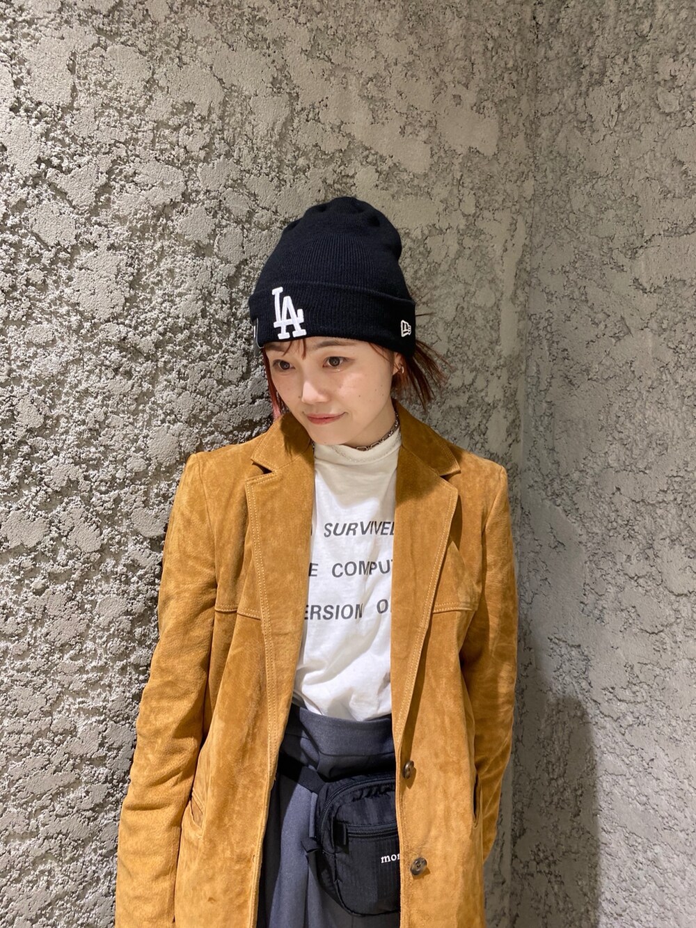 「NEW ERAの【OVERRIDE別注】NEW ERA  KNIT CLASSIC / ニューエラ（ニットキャップ/ビーニー、ブラック系）」を使った、ジーさんさん（レディース・161cm）の冬コーディネートの3枚目の写真