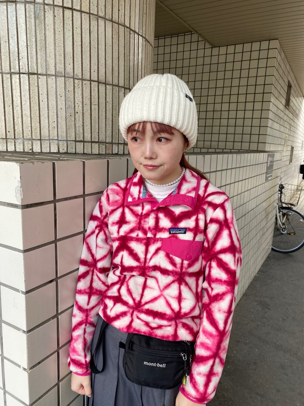 「マフラーぐるぐる、プチプラ、ハーフジップ、休日スタイル、楽チンコーデ、冬服コーデ、大人女子、オトナ女子、オトナカワイイ、おしゃれさんと繋がりたい、冬、今日のコーデ、30代コーデ」｜「arthのarth  Low Gauge Knit Watch / アース（ニットキャップ/ビーニー、ホワイト系）」を使った、ジーさんさん（レディース・161cm）の冬コーディネートの2枚目の写真