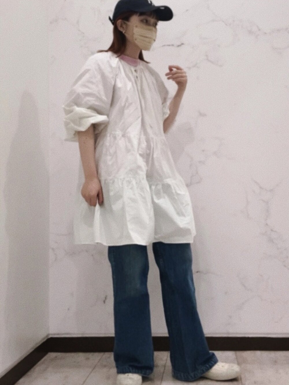 「デニムっていいよね、シンプルコーデ、ニューエラ、NEW ERA、キャップ、ムーンスター、ラフ、Moonstar、Kaorinomori、オーバーライド(override)」｜「MoonStarのFINE VULCANIZED/ファインバルカナイズ GYM CLASSIC/ジムクラシック(キャンバススニーカー)（スニーカー、ホワイト系）」を使った、ジーさんさん（レディース・161cm）の夏コーディネートの2枚目の写真
