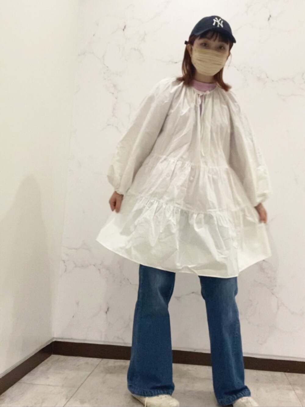 「デニムっていいよね、シンプルコーデ、ニューエラ、NEW ERA、キャップ、ムーンスター、ラフ、Moonstar、Kaorinomori、オーバーライド(override)」｜「MoonStarのFINE VULCANIZED/ファインバルカナイズ GYM CLASSIC/ジムクラシック(キャンバススニーカー)（スニーカー、ホワイト系）」を使った、ジーさんさん（レディース・161cm）の夏コーディネートの3枚目の写真
