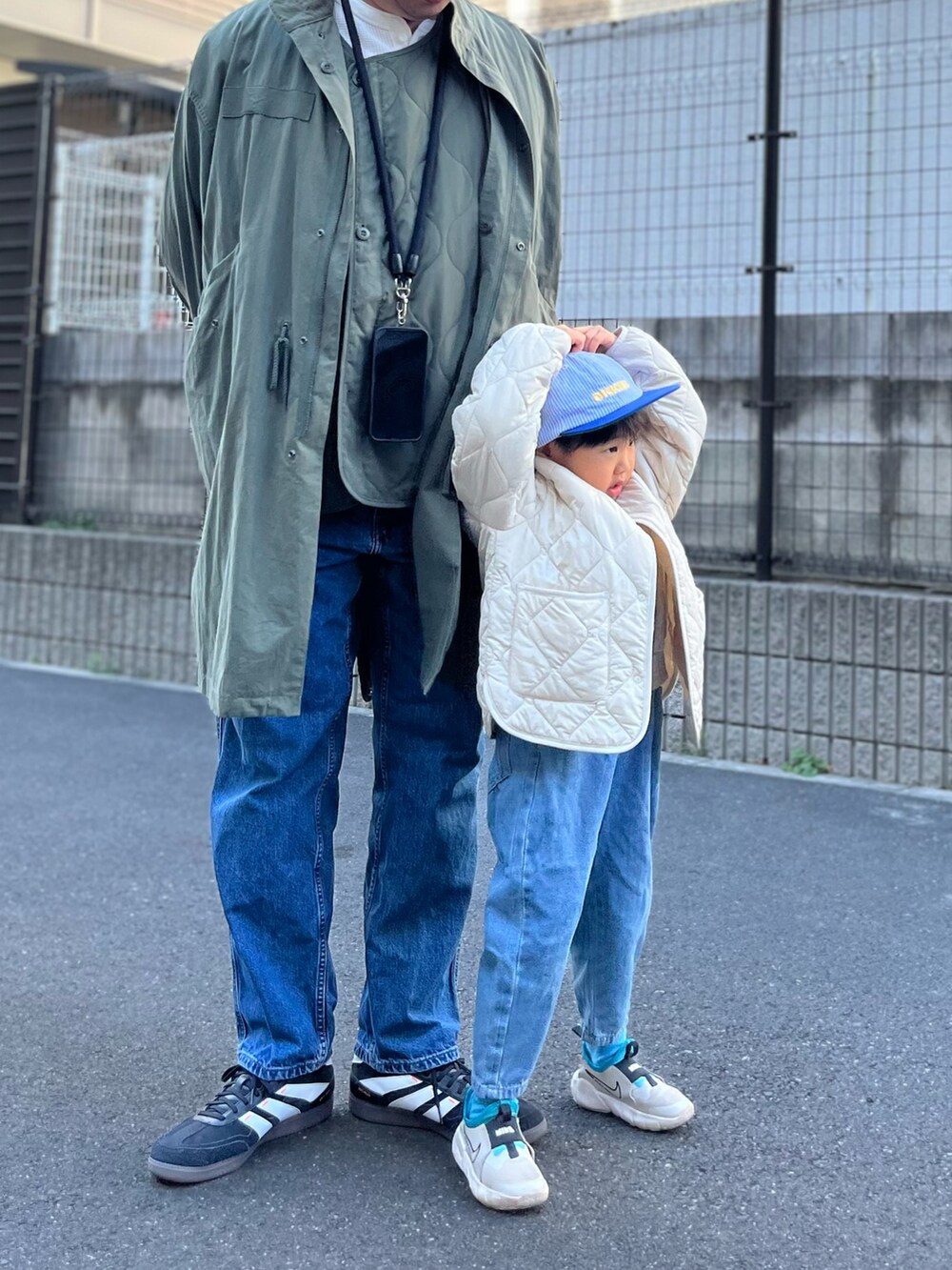 「スポーツミックス、春コーデ、むすこーで」｜「MARKEY'Sのアイテム（スウェット、グレー系）」を使った、ふーさん（キッズ・100cm）の冬コーディネートの2枚目の写真