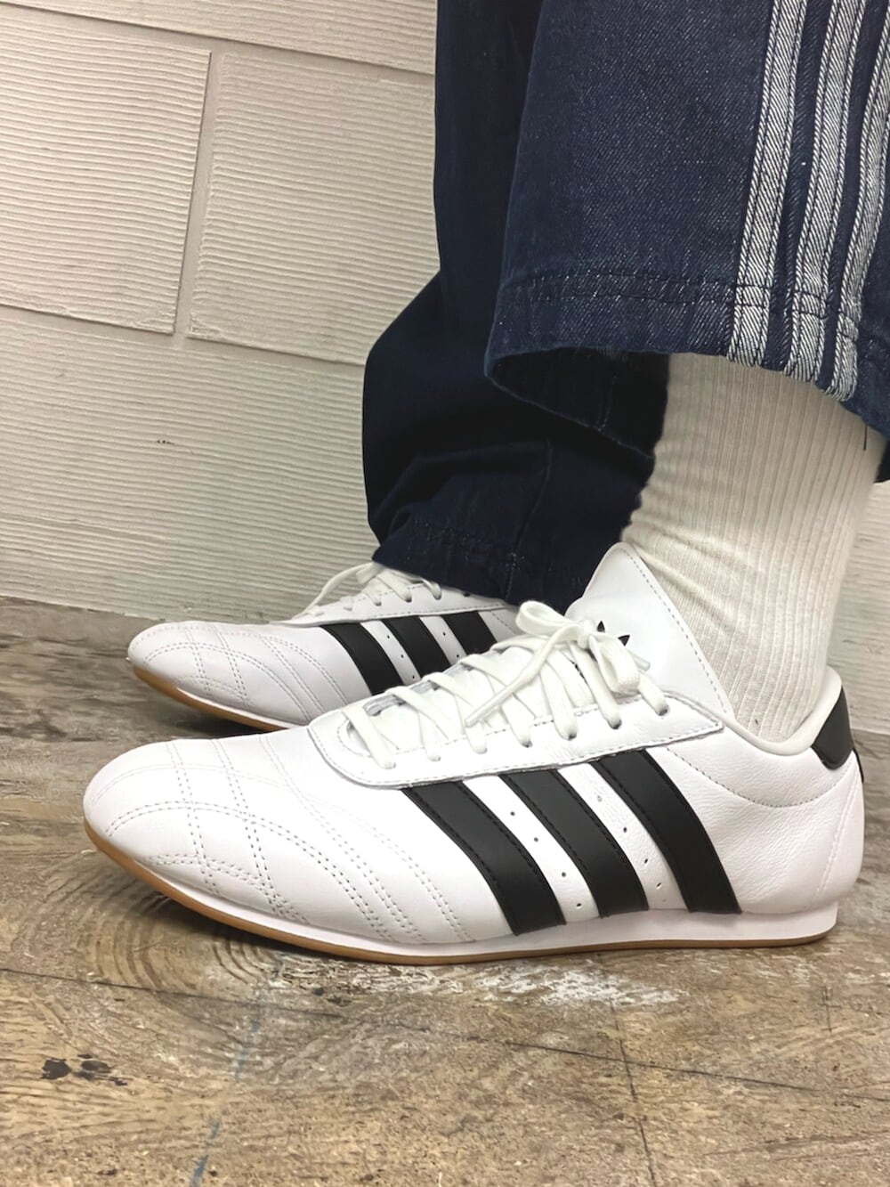 adidasアディカラー ルーズ トラックパンツ デニム ストーンの