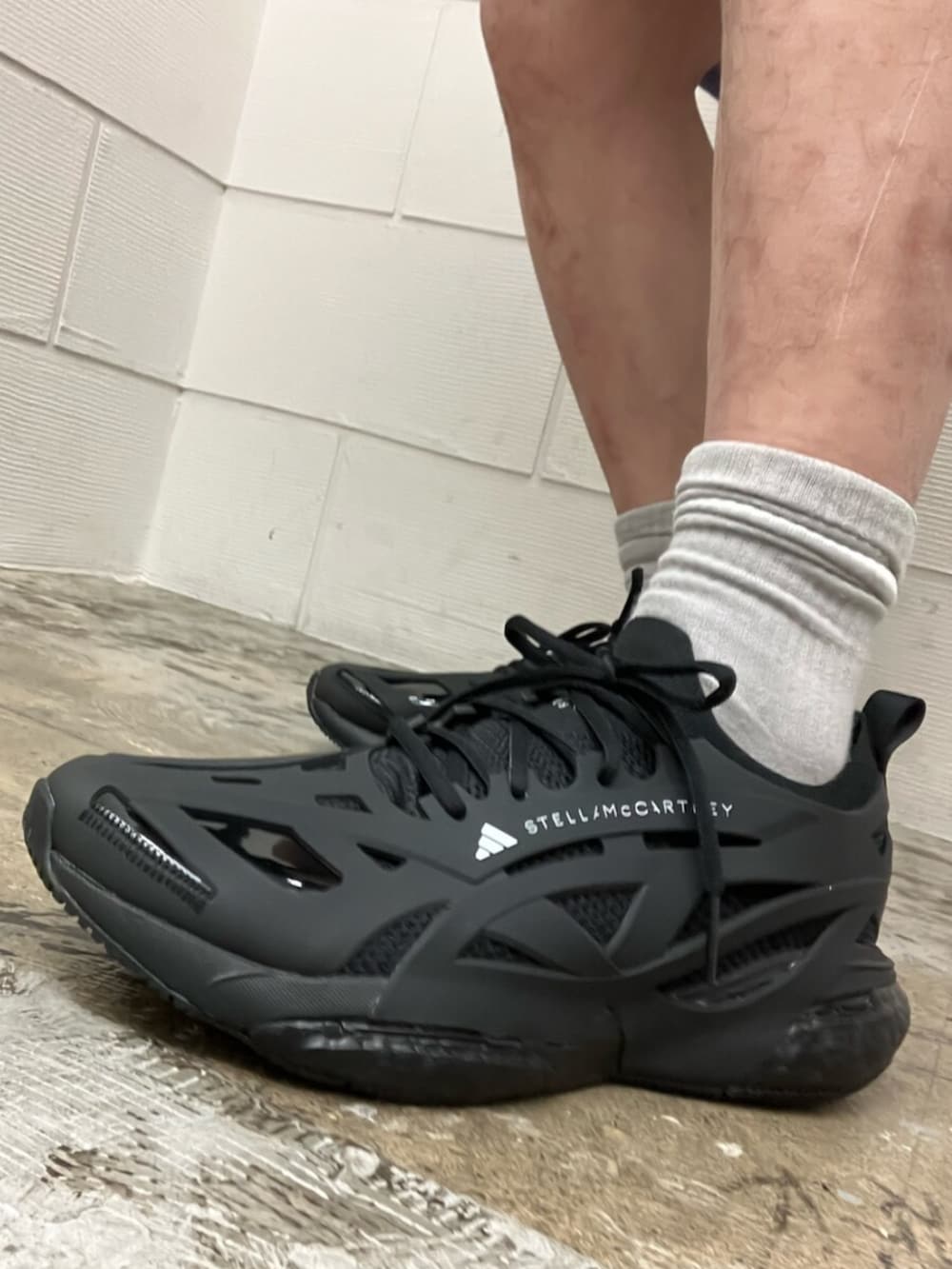 adidas by Stella McCartney ソーラーグライド ランニング シューズ