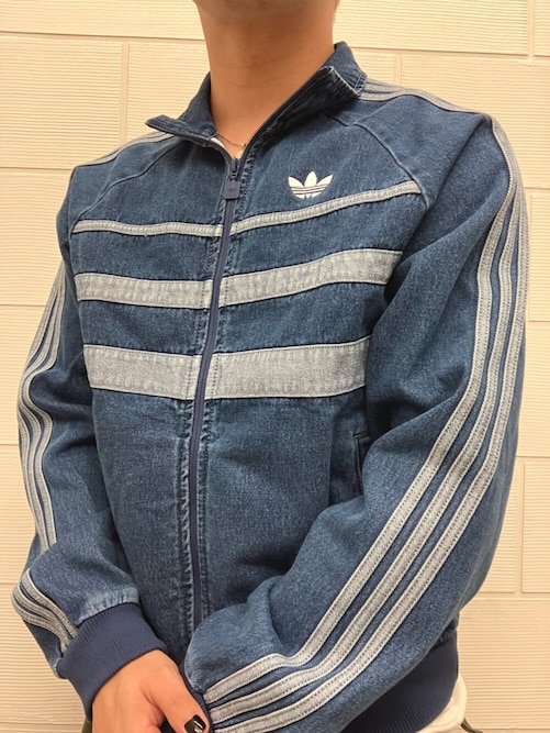 adidas★アディカラー ファースト ブルー デニム トラックトップ adidas（アディダス）の「adidas アディカラー ファーストブルー