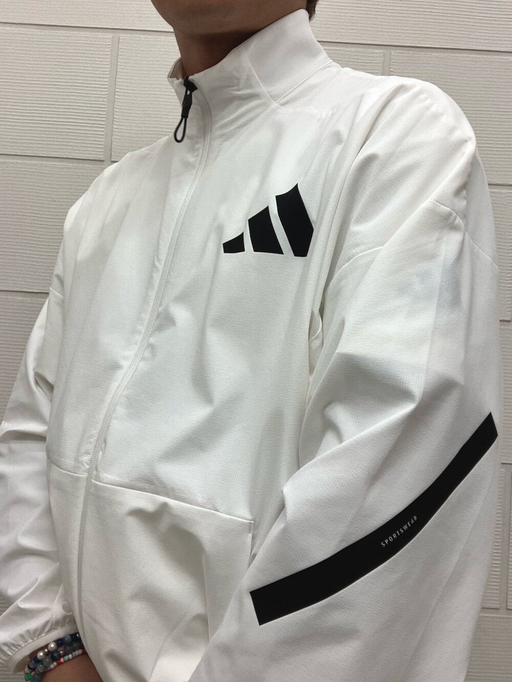 adidas Z.N.E. ウーブン トラックトップ、刺しゅうロゴ 軽量ベース