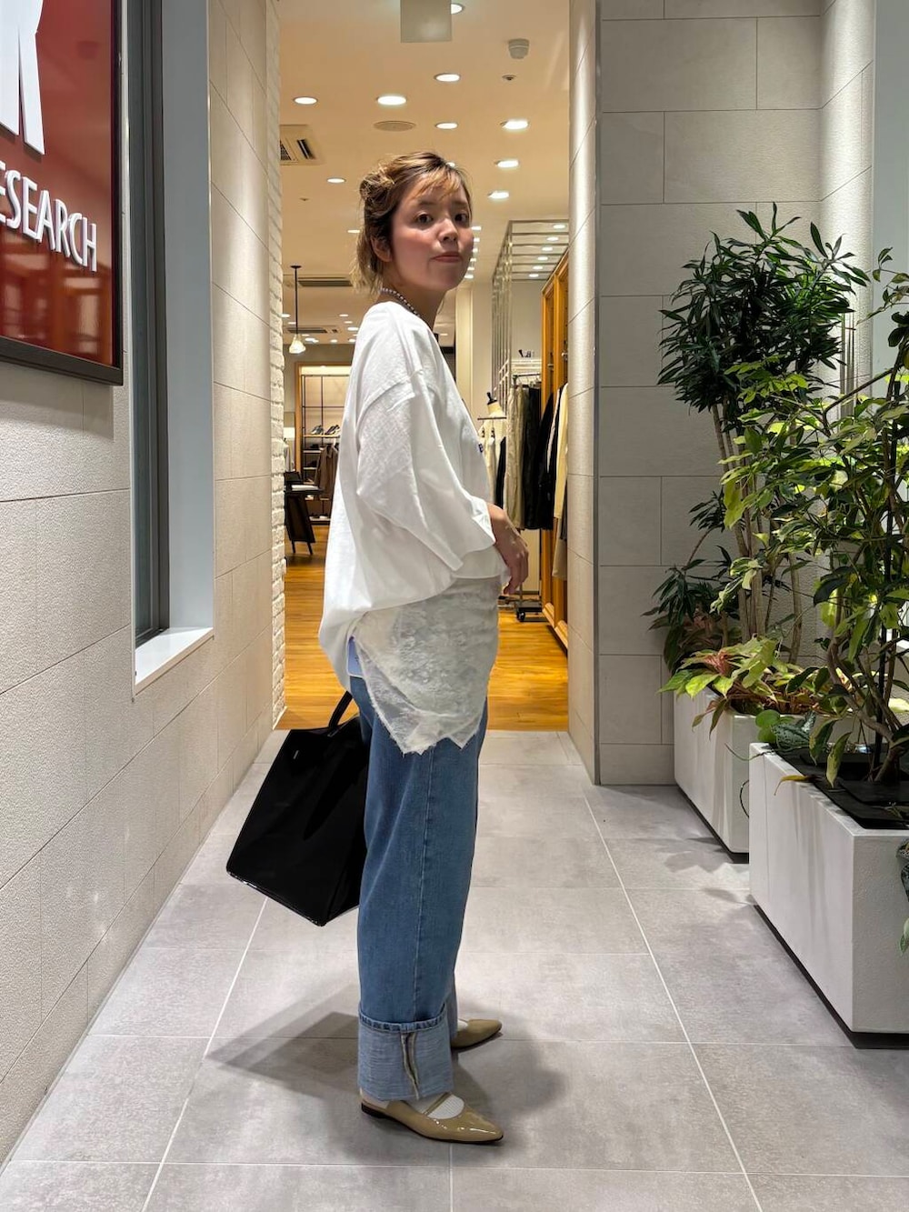 「アーバンリサーチ、トップス、lee、URBANRESEARCH、カットソー、ブルー、パンツ、レース、newarrival、ブルベ夏、骨格ナチュラル、ここでしか手に入らない別注アイテム、20代女性、私の推しデニムコーデ」｜「URBAN RESEARCHのカットジャガードスカーフ（バンダナ/スカーフ、ホワイト系）」を使った、sakurako0406さん（レディース・160cm）の春コーディネートの3枚目の写真