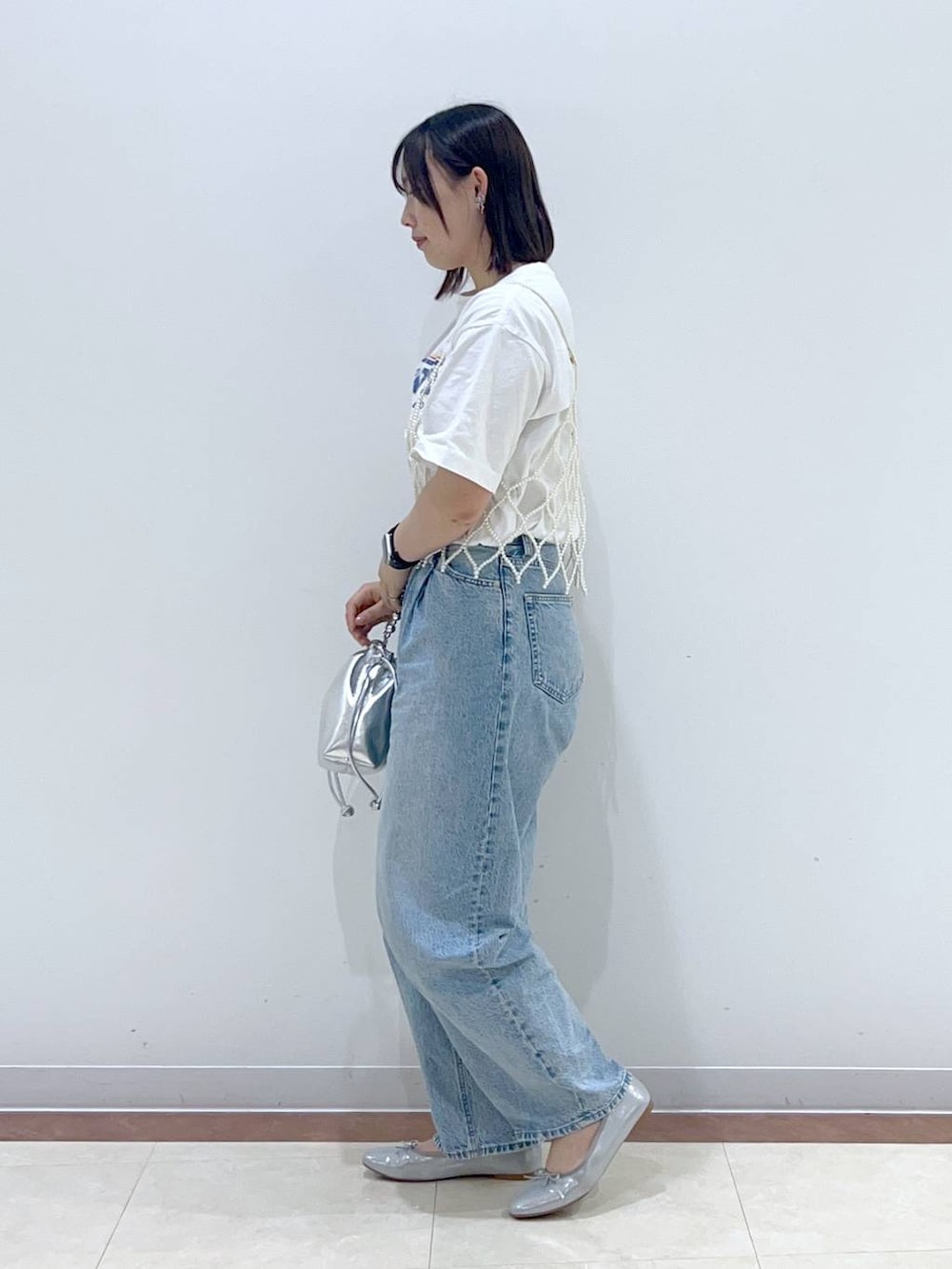 「女子ウケ、高身長、ビスチェ、カジュアルコーデ、カジュアル、大人女子カジュアル_LOWRYS FARM、LOWRYS FARM、ローリーズスタイル_LOWRYS FARM、差し色コーデ」｜「LOWRYS FARMのＵＳＥＤバンドＴＳＳ　113919（Tシャツ/カットソー、ホワイト系）」を使った、tsukiさん（レディース・166cm）の夏コーディネートの3枚目の写真