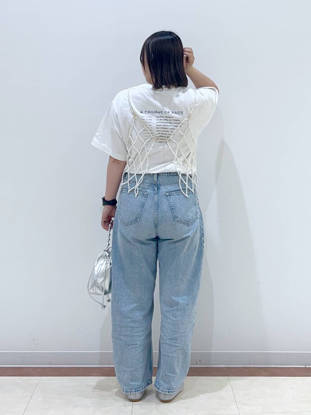 「女子ウケ、高身長、ビスチェ、カジュアルコーデ、カジュアル、大人女子カジュアル_LOWRYS FARM、LOWRYS FARM、ローリーズスタイル_LOWRYS FARM、差し色コーデ」｜「LOWRYS FARMのＵＳＥＤバンドＴＳＳ　113919（Tシャツ/カットソー、ホワイト系）」を使った、tsukiさん（レディース・166cm）の夏コーディネートの2枚目の写真