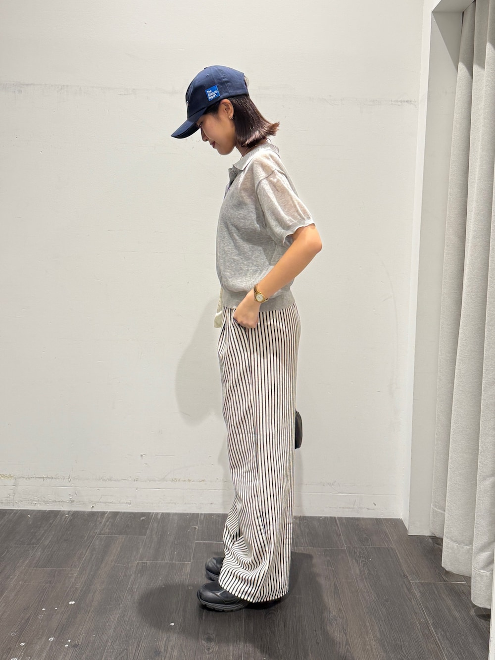 「お出かけコーデ、大人かわいい、休日スタイル、夏ルックで気分アップ、ラクチンコーデ、夏ファッション、キレイめ、大人コーデ、パンツコーデ、夏コーデ」｜「COLONY 2139のストライプイージーパンツ（その他パンツ、ブルー系）」を使った、momokaさん（レディース・160cm）の夏コーディネートの2枚目の写真