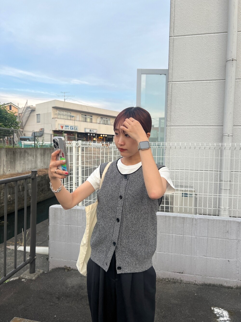 「ベストコーデ、カジュアルコーデ、2タックワイドパンツ、モノトーンコーデ」｜「COLONY 2139の2タックワイドパンツ（スラックス、ブラック系）」を使った、momokaさん（骨格ウェーブ・レディース・160cm）の夏コーディネートの3枚目の写真