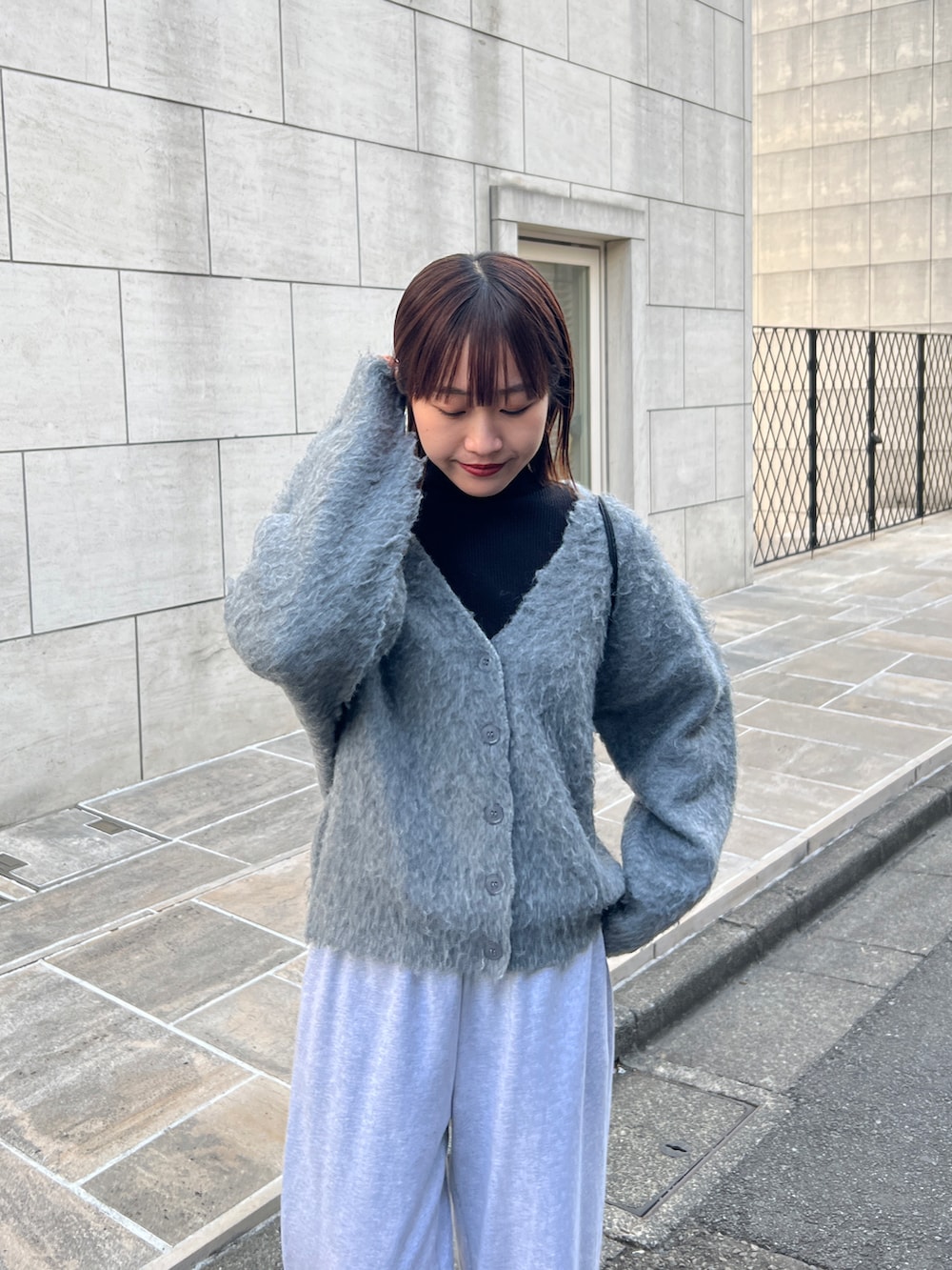 「COLONY 2139のモヘアタッチカーディガン（カーディガン/ボレロ、グリーン系）」を使った、momokaさん（レディース・160cm）の冬コーディネートの4枚目の写真