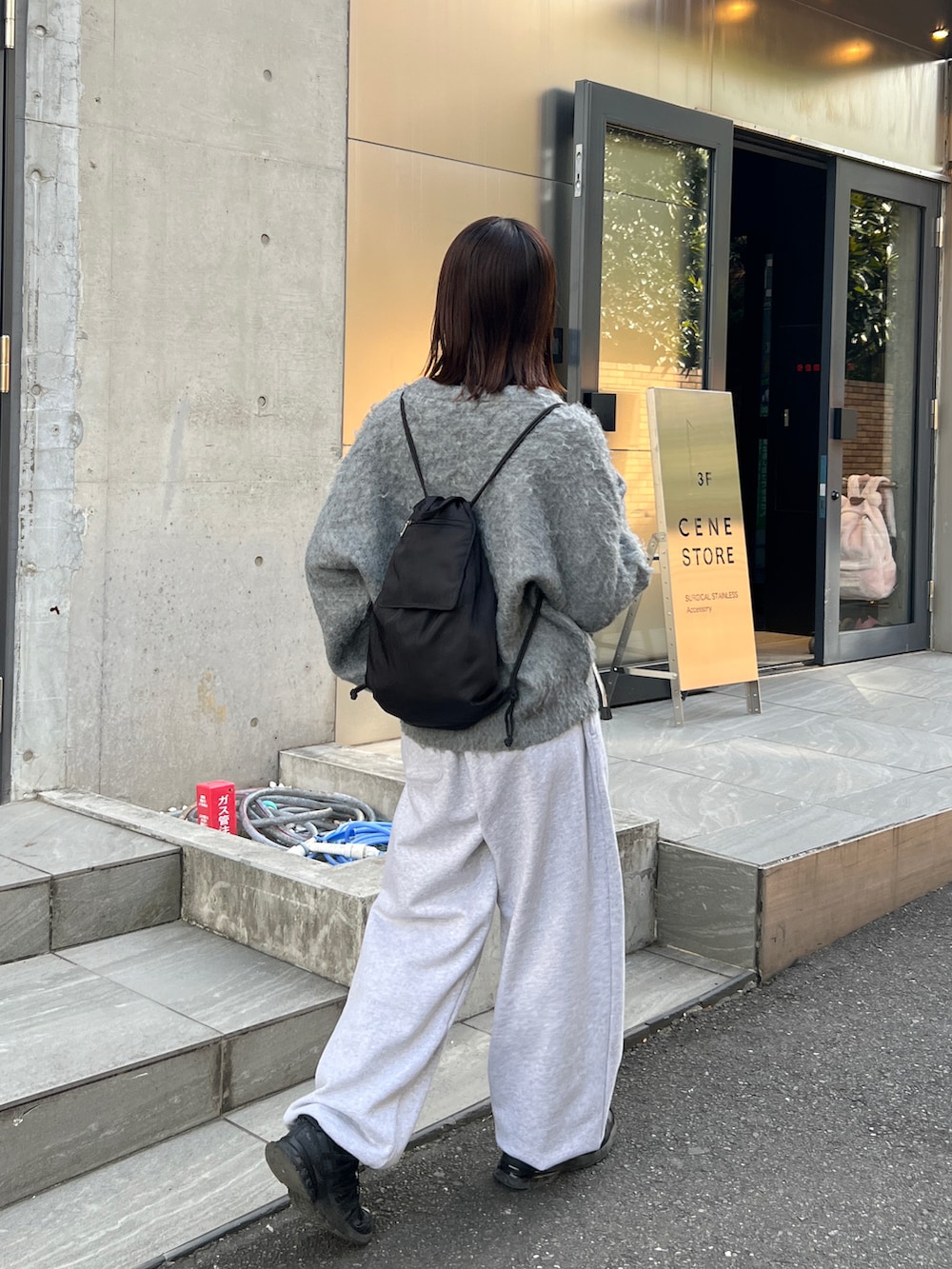 「COLONY 2139のモヘアタッチカーディガン（カーディガン/ボレロ、グリーン系）」を使った、momokaさん（レディース・160cm）の冬コーディネートの2枚目の写真