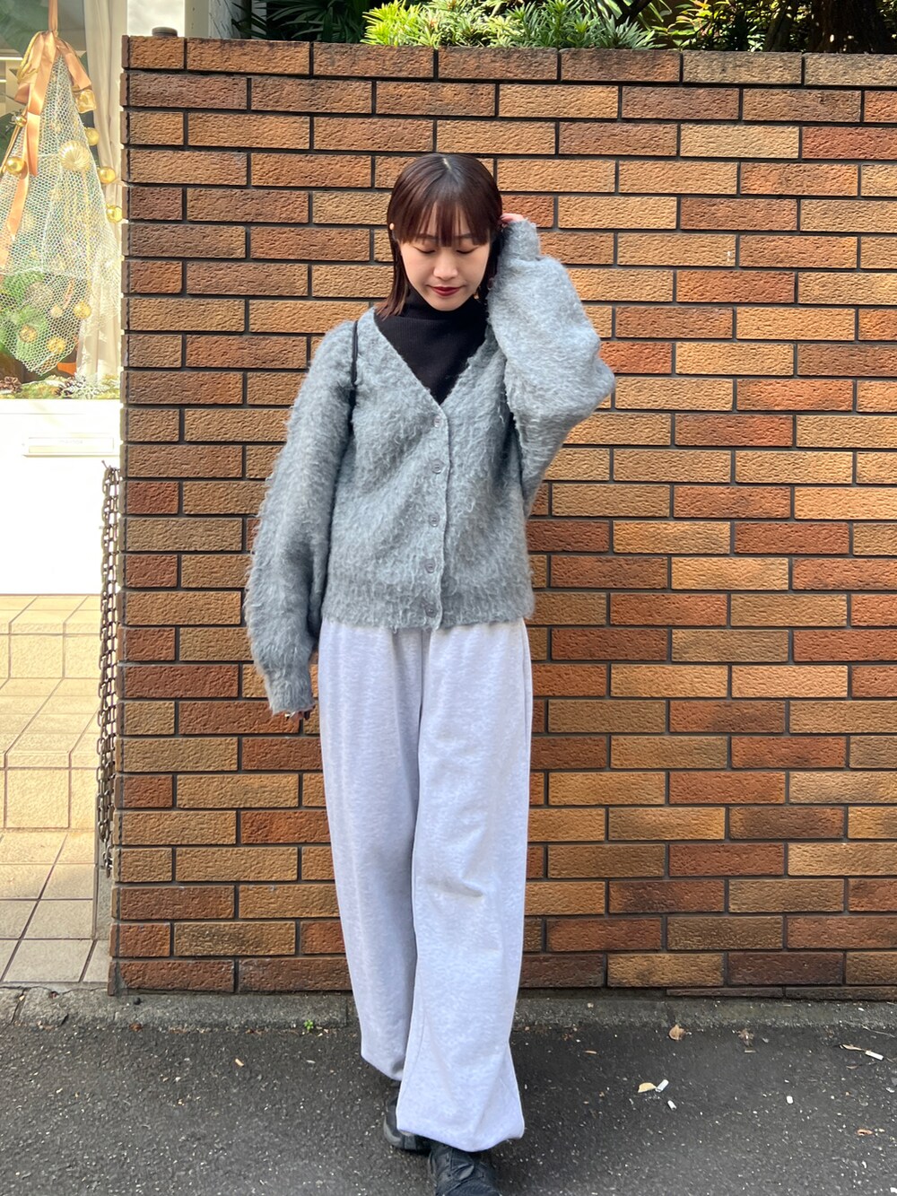 「COLONY 2139のモヘアタッチカーディガン（カーディガン/ボレロ、グリーン系）」を使った、momokaさん（レディース・160cm）の冬コーディネートの5枚目の写真