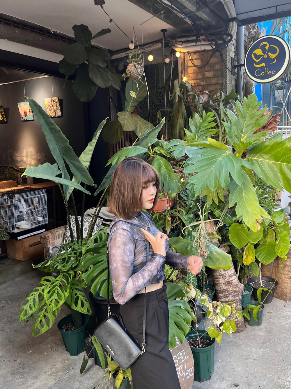 「秋服コーデ、休日スタイル」｜「MICHAEL KORSのMICHAEL Michael Kors Daniela Shoulder Bag（ショルダーバッグ、ブラック系）」を使った、unaさん（レディース・160cm）の秋コーディネートの2枚目の写真