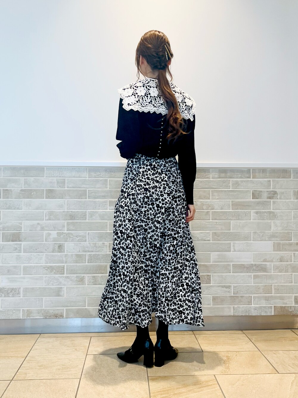 「つけ襟、レース襟、バックパール、オトナカワイイ、花柄、モノトーン」|「Te chichiのレース襟(ストール/ショール、ホワイト系)」を使った、Wendyさん(レディース・162cm)の冬コーディネートの2枚目の写真