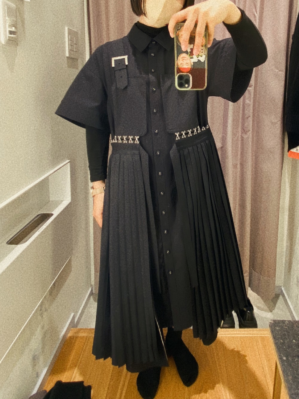「大人女子、お出かけコーデ、モノトーン、ワンピース、シャツワンピ、お洒落さんとつながりたい、シンプルコーデ」｜「AKIKOAOKIのアイテム（シャツワンピース、ブルー系）」を使った、ayanosukeさん（レディース・155cm）の冬コーディネートの2枚目の写真