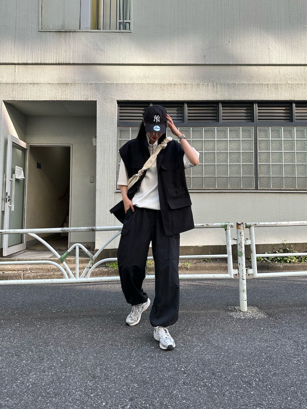 MISAKIさんの「ワイドカーゴパンツ（COLONY 2139）」を使ったコーディネートの4枚目の写真