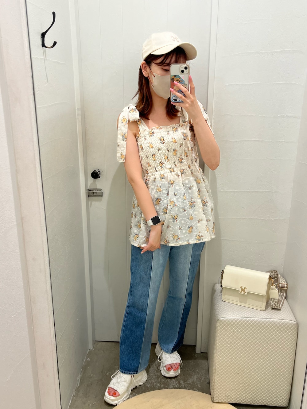 「ナイスクラップ、夏コーデ、休日コーデ、ラフコーデ、キャップ、ビスチェ×デニム、ビスチェ」｜「one after another NICE CLAUPのロゴ刺繍キャップ（キャップ、ホワイト系）」を使った、きよみさん（レディース・158cm）の夏コーディネートの4枚目の写真