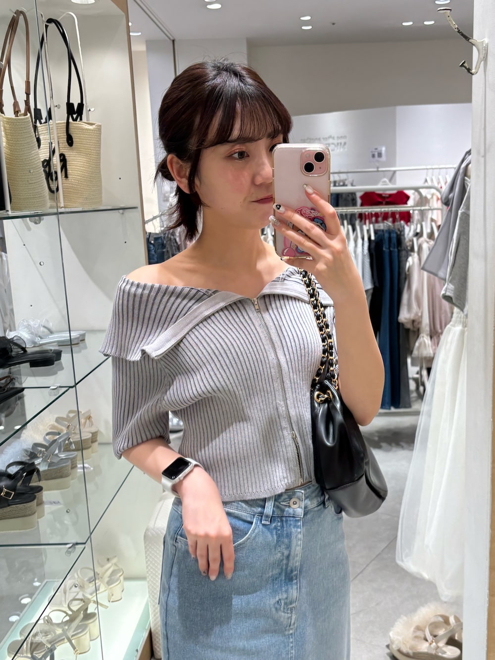 「ナイスクラップ、ジップアップニット、グレーコーデ、デニム、デニムスカート、デニムスカートロング丈、オトナ女子、カジュアルコーデ、トレンド」｜「one after another NICE CLAUPの【OTONA NICE】デニムスカート/SML展開（デニムスカート、ブルー系）」を使った、きよみさん（レディース・158cm）の春コーディネートの3枚目の写真