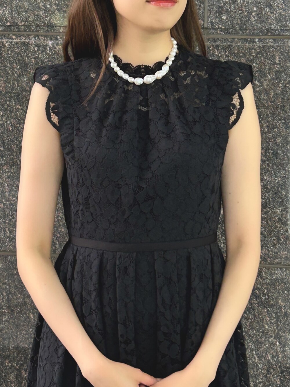 「モノトーン、お出かけコーデ、大人女子、大人かわいい、オケージョン、レース、レオパード、パールネックレス、結婚式、デート、エレガント、フォーマル、高身長女子、骨格ストレート」｜「ANAYIのレオパードレースタックフレア ワンピース（ワンピース、ブラック系）」を使った、Takahashi.mさん（レディース・168cm）の夏コーディネートの4枚目の写真