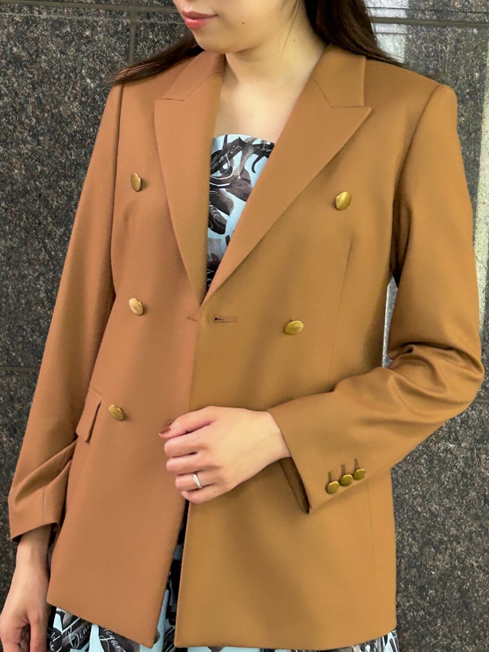 「秋のコーデ、おしゃれさんと繋がりたい、ANAYI、アナイ(ANAYI)、ワンピース、ジャネット、ジャケットスタイル、お出かけコーデ、キレイめ、大人女子、ブーツ」｜「ANAYIのアートフラワープリントタック ワンピース（ワンピース、ブルー系）」を使った、Takahashi.mさん（レディース・168cm）の秋コーディネートの7枚目の写真