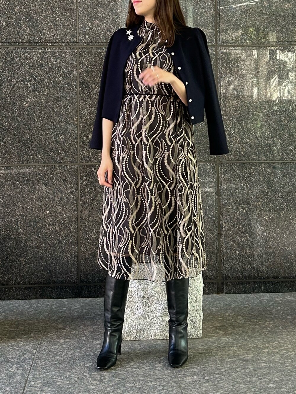 「ファッションを楽しもう、カーディガン、ワンピース、お出かけコーデ、ANAYI、アナイ(ANAYI)、キレイめ、刺繍、チュール、オケージョン、結婚式、デート、フォーマル、骨格ストレート、高身長女子」｜「ANAYIのメリノウールビジュー カーディガン（カーディガン/ボレロ、ブルー系）」を使った、Takahashi.mさん（レディース・168cm）の秋コーディネートの2枚目の写真