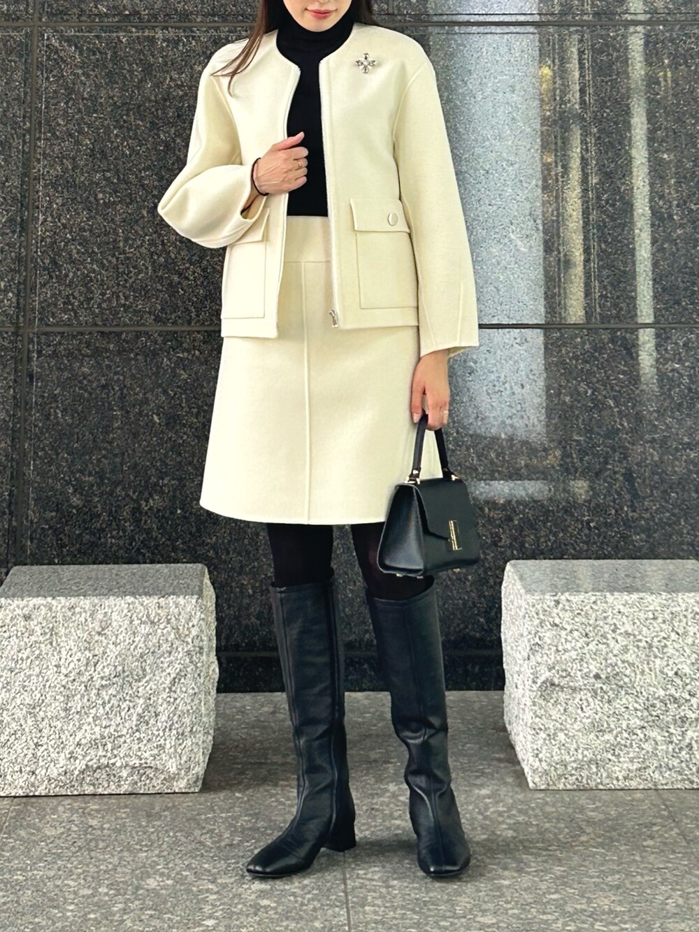 「ANAYI、セットアップ、ミニスカート、キレイめ、休日スタイル、秋先取りコーデ、秋コーデ、秋冬コーデ、大人コーデ、スカート、大人女子、お洒落さんとつながりたい、ブルゾン、骨格ストレート、高身長女子」｜「ANAYIのシャルムビーバーノーカラーブルゾン（ノーカラージャケット、ホワイト系）」を使った、Takahashi.mさん（レディース・168cm）の夏コーディネートの7枚目の写真