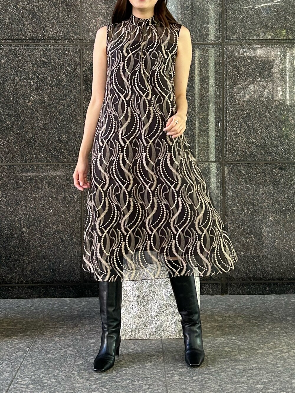 「ファッションを楽しもう、カーディガン、ワンピース、お出かけコーデ、ANAYI、アナイ(ANAYI)、キレイめ、刺繍、チュール、オケージョン、結婚式、デート、フォーマル、骨格ストレート、高身長女子」｜「ANAYIのメリノウールビジュー カーディガン（カーディガン/ボレロ、ブルー系）」を使った、Takahashi.mさん（レディース・168cm）の秋コーディネートの6枚目の写真