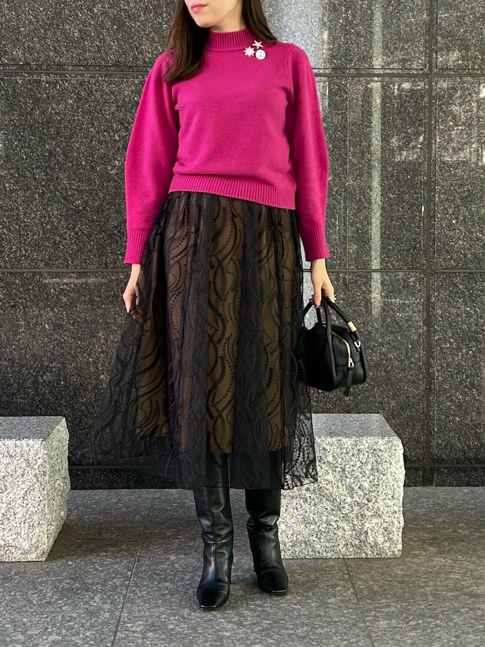 「ANAYI、アナイ(ANAYI)、キレイめ、ビジューニット、チュールスカート、大人女子、オトナカワイイ、デート、おでかけコーデ、ファッションを楽しもう、高身長女子、骨格ストレート」｜「ANAYIのラメチュールギャザー スカート（スカート、ブラック系）」を使った、Takahashi.mさん（レディース・168cm）の秋コーディネートの2枚目の写真