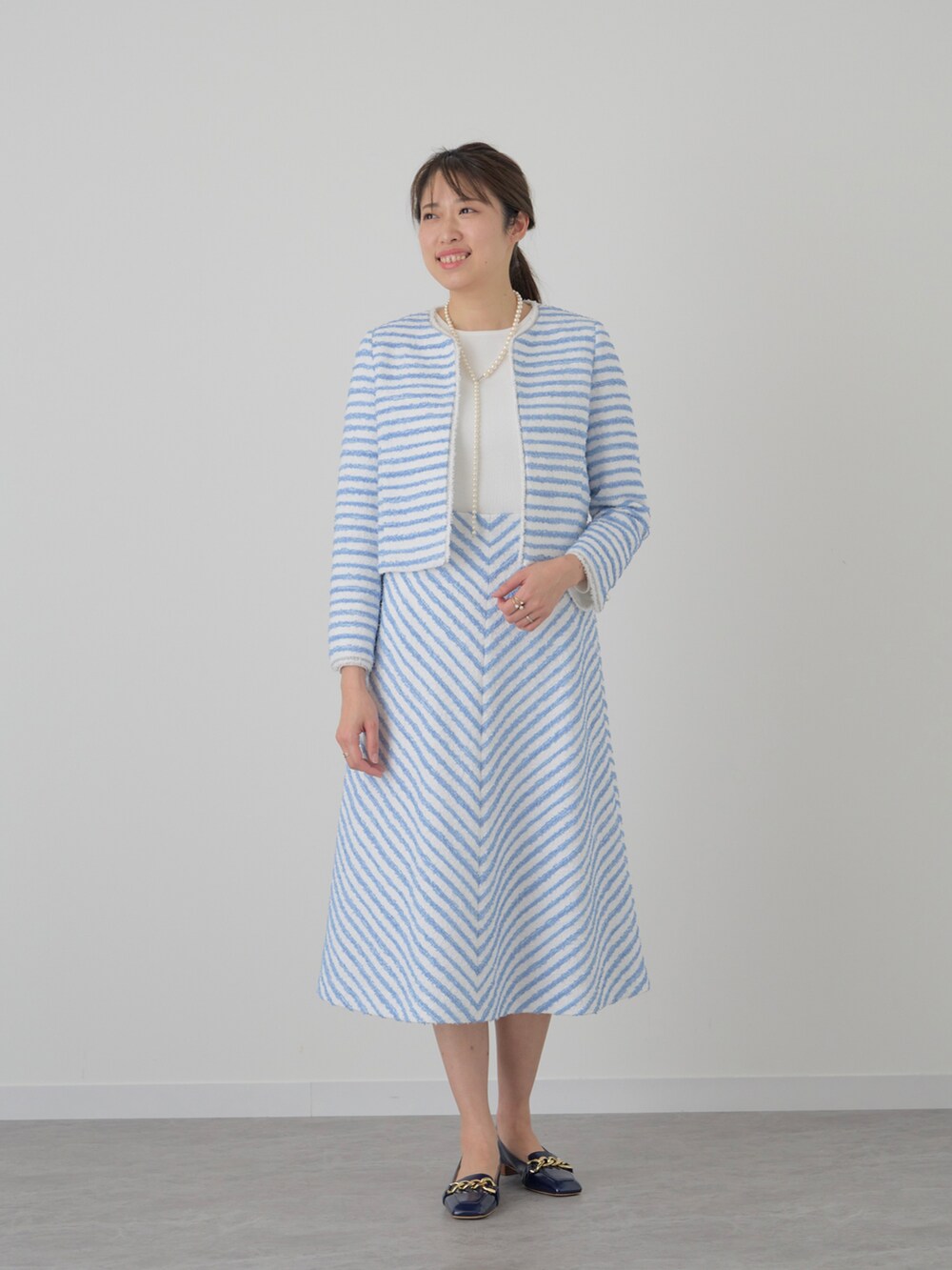 「ツイードジャケット、きれいめカジュアル、春服、エレカジ、高身長女子、デニムライク、オトナカワイイ、アナイ(ANAYI)、骨格ストレート、私の推しブランド」｜「ANAYIのボーダーツイードノーカラー ジャケット（ノーカラージャケット、ブルー系）」を使った、Takahashi.mさん（レディース・168cm）の冬コーディネートの5枚目の写真