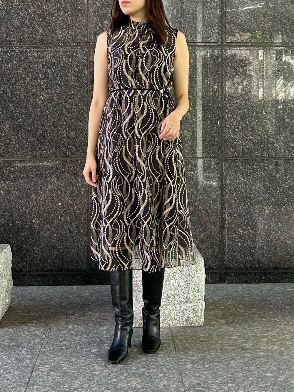 「ファッションを楽しもう、カーディガン、ワンピース、お出かけコーデ、ANAYI、アナイ(ANAYI)、キレイめ、刺繍、チュール、オケージョン、結婚式、デート、フォーマル、骨格ストレート、高身長女子」｜「ANAYIのメリノウールビジュー カーディガン（カーディガン/ボレロ、ブルー系）」を使った、Takahashi.mさん（レディース・168cm）の秋コーディネートの3枚目の写真