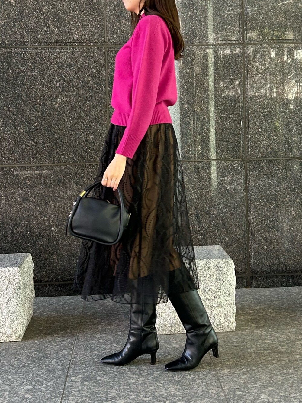 「ANAYI、アナイ(ANAYI)、キレイめ、ビジューニット、チュールスカート、大人女子、オトナカワイイ、デート、おでかけコーデ、ファッションを楽しもう、高身長女子、骨格ストレート」｜「ANAYIのラメチュールギャザー スカート（スカート、ブラック系）」を使った、Takahashi.mさん（レディース・168cm）の秋コーディネートの3枚目の写真