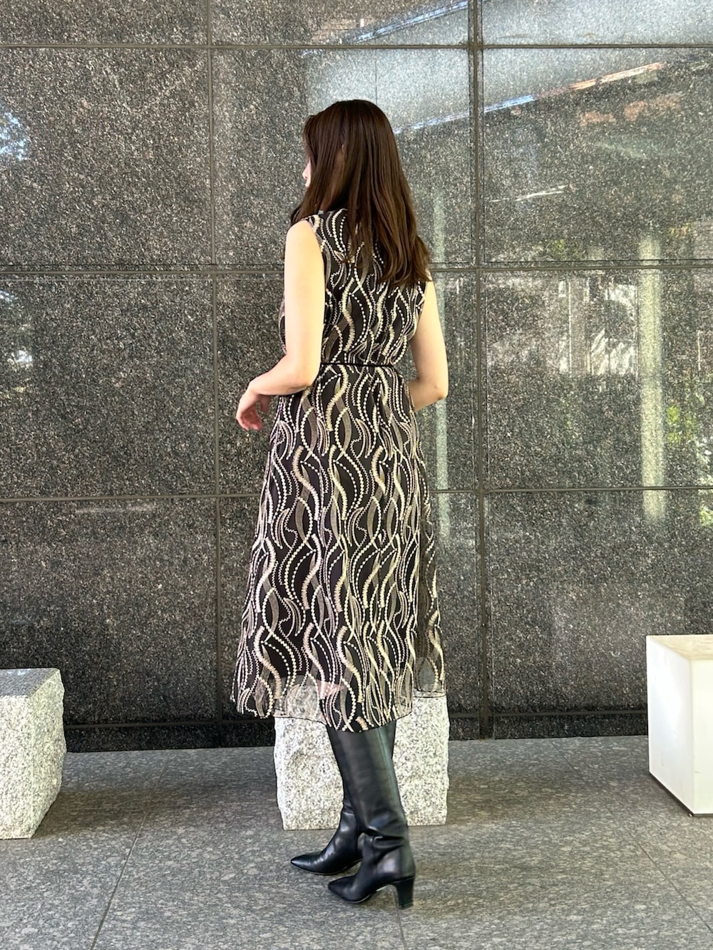 「ファッションを楽しもう、カーディガン、ワンピース、お出かけコーデ、ANAYI、アナイ(ANAYI)、キレイめ、刺繍、チュール、オケージョン、結婚式、デート、フォーマル、骨格ストレート、高身長女子」｜「ANAYIのメリノウールビジュー カーディガン（カーディガン/ボレロ、ブルー系）」を使った、Takahashi.mさん（レディース・168cm）の秋コーディネートの5枚目の写真