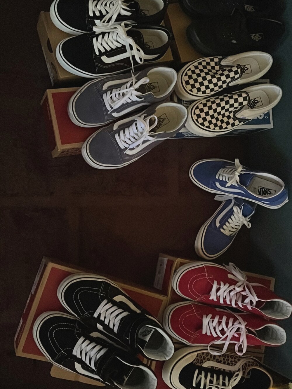 その他のスニーカーを着用したメンズの春コーディネートの2枚目の写真