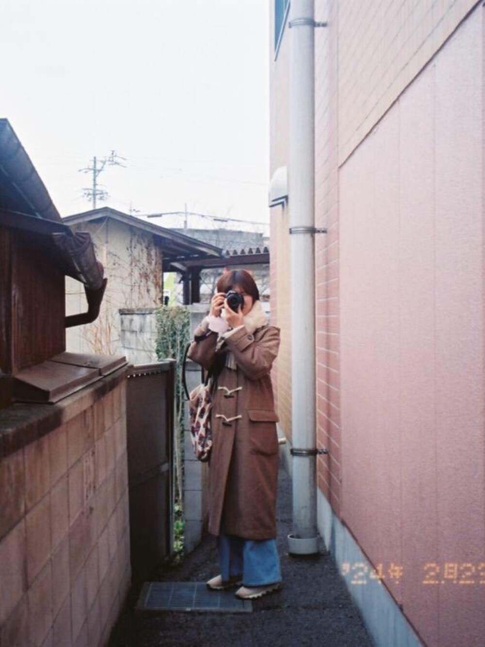 「MOUSSYのアイテム（ニット/セーター、ホワイト系）」を使った、木㟢さん（レディース・167cm）の冬コーディネートの2枚目の写真